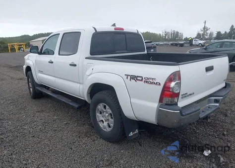 2015 Toyota Tacoma Base V6 z USA, uszkodzony, nr VIN 3TMLU4EN8FM206394